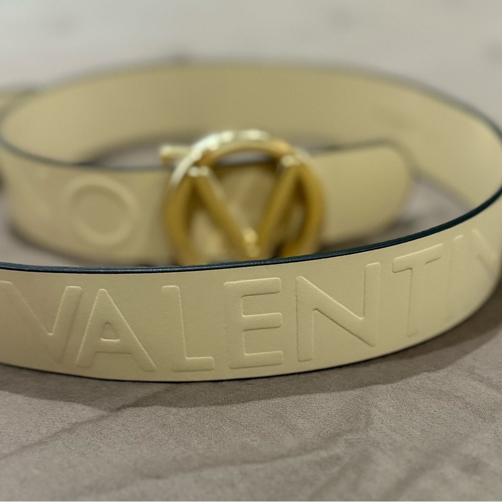 VALENTINO Bessy V-Logo Embossed Leather Belt - Picture 4 of 7